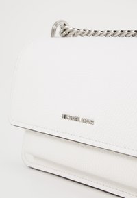MICHAEL Michael Kors CLAIRE SHOULDER - Borsa a tracolla - optic white