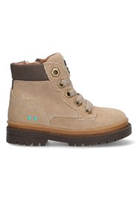 Stivale in suede beige con colletto in pelle marrone, lacci rotondi e occhielli dorati. Presenta dettagli turchesi e una suola in gomma robusta.