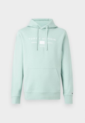 Světlomodrá mikina s kapucí Tommy Hilfiger s přední kapsou, stahovací kapucí a bílým logem a znakem na hrudi.