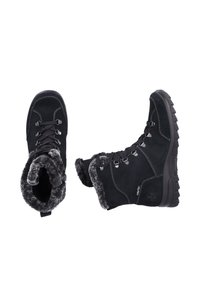 Bottines en suede noir avec doublure en fausse fourrure, design à lacets, semelle en caoutchouc et détails de couture contrastants. Équipe d'une languette à l'arrière.