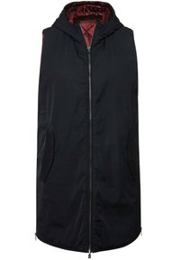 Gilet imbottito senza maniche di colore nero con cappuccio, dotato di una zip centrale, due tasche laterali e un rivestimento interno bordeaux.