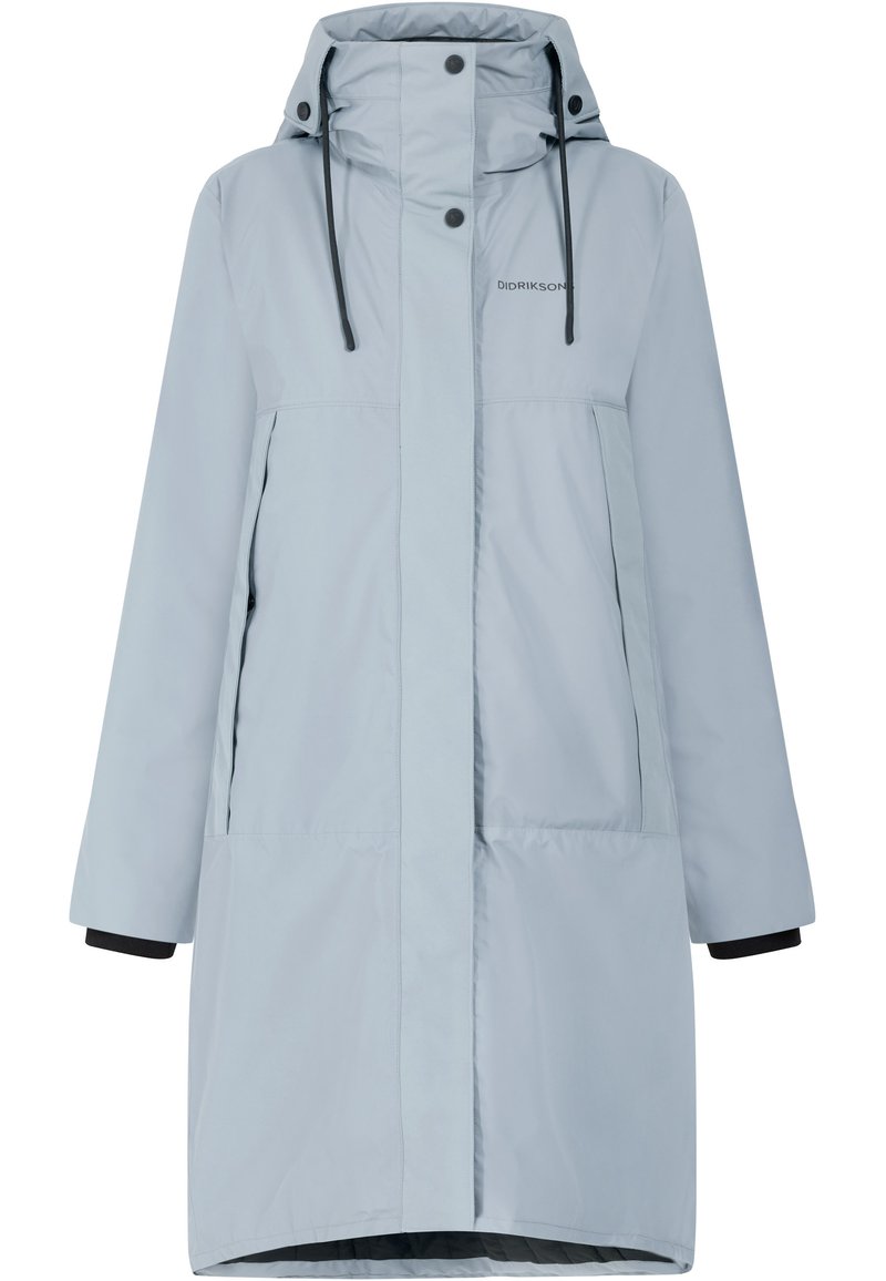 Hellesblauer wasserdichter Parka mit Kapuze, ausgestattet mit Reißverschlusstaschen, einer Frontöffnung und schwarzen Bündchen. Glatte Textur und knielanges Design.