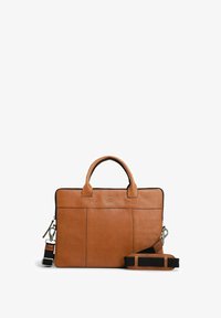 Atlasīts, light cognac