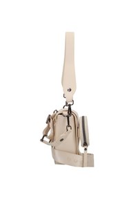 Borsa a tracolla color crema con finitura in pelle liscia, forma rettangolare, ferramenta argentata e tracolla regolabile. Presenta una tasca con zip laterale.