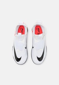 Nike Performance JR. MERCURIAL VAPOR 15 ACADEMY - Turf football boots - bright crimson/white/black