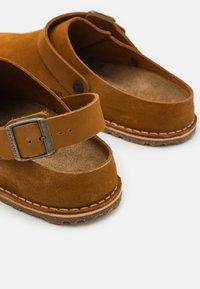 Birkenstock LUTRY PREMIUM UNISEX - Pantuflas - ocker