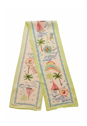 Šál so zeleným lemom zdobený plachetnicami, palmami, plážovými stoličkami, slnkom, vlnami a slnečníkmi v farebnom, ručne maľovanom štýle na krémovom pozadí.