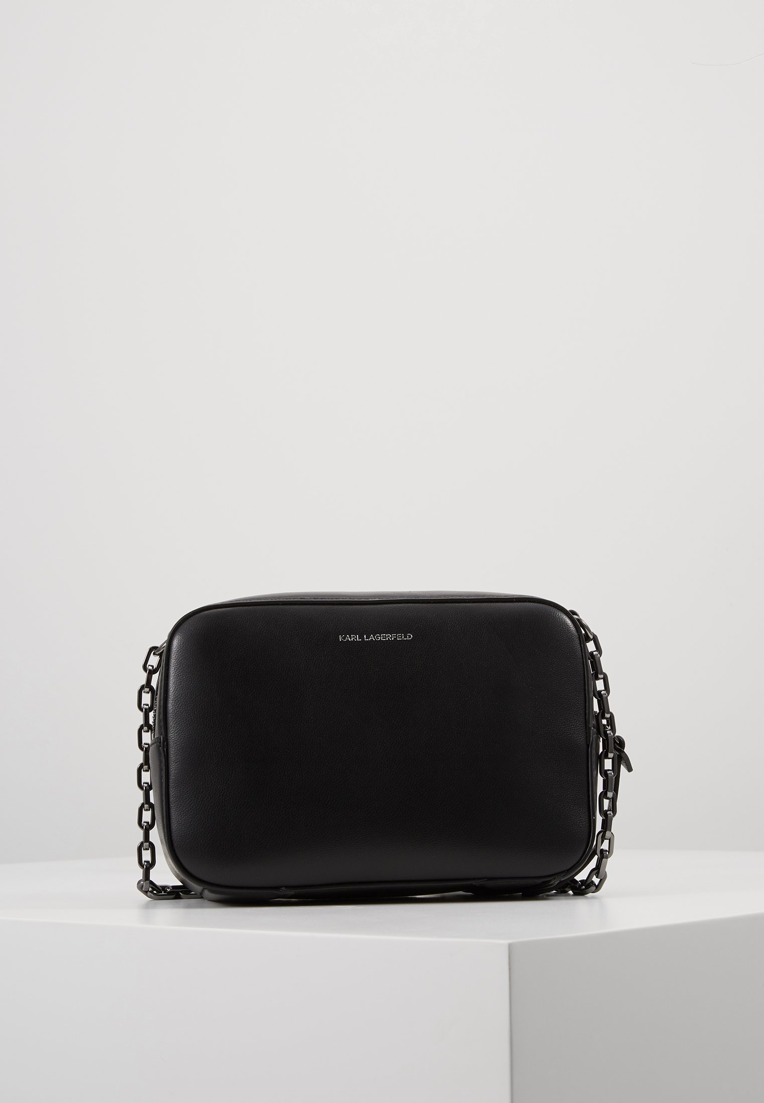 KARL LAGERFELD STUDIO STUDS CAMERA BAG Skulderveske KARL LAGERFELD STUDIO STUDS CAMERA BAG Skulderveske
