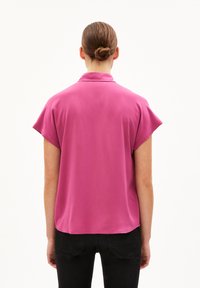 ARMEDANGELS LARISAANA - Hemdbluse - crushed berry