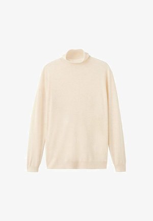 Bela turtleneck pulover izdelan iz mehke, lahkotne tkanine; ima dolge rokave in sproščen kroj.