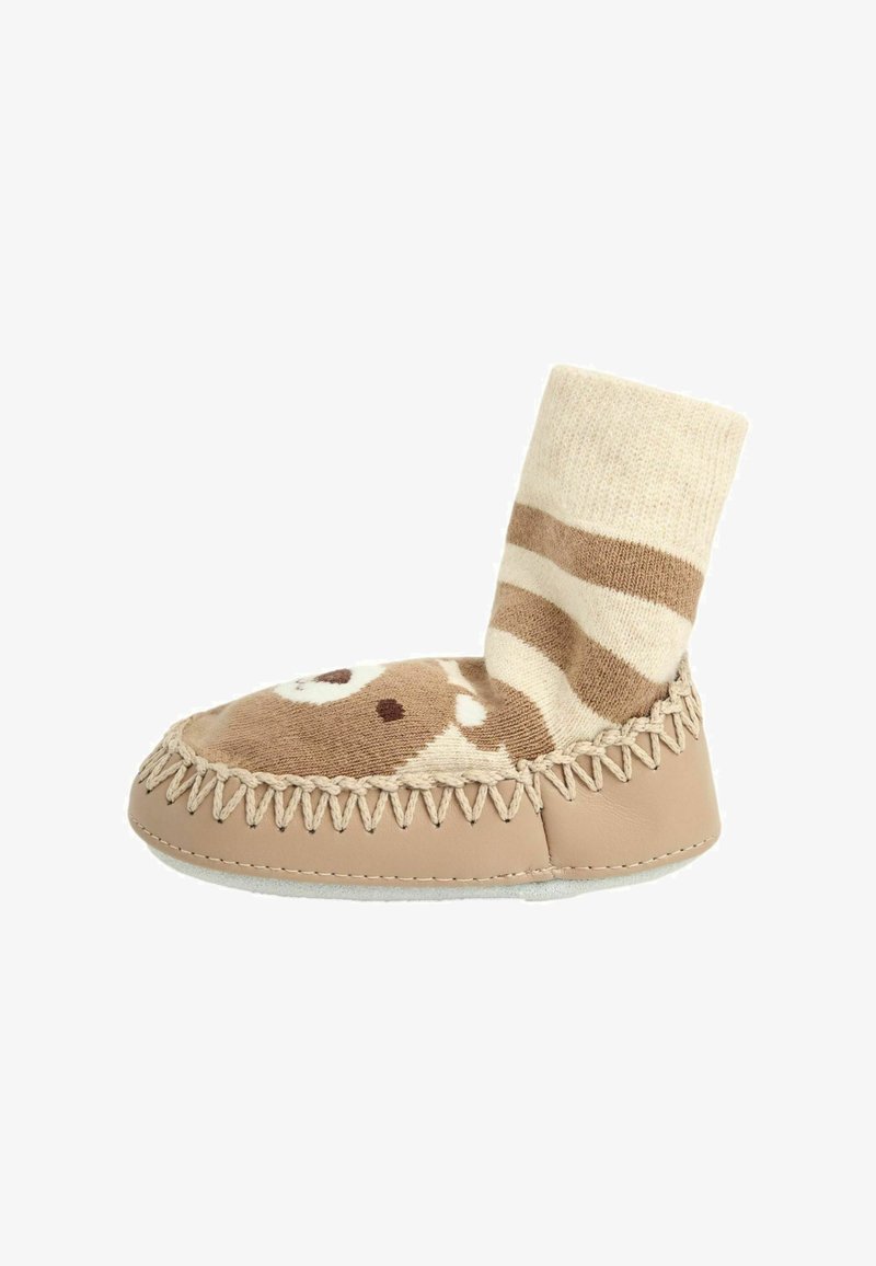 Chausson bébé tricoté beige et crème avec un motif de visage d'ours, tige de chaussette rayée, et semelle en cuir cousue pour la chaleur et le confort.
