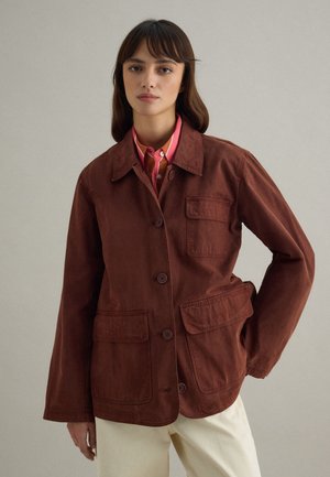 PURE REGULAR FIT WITH COLLAR AND BUTTONS - Chaqueta de entretiempo - chocolate brown