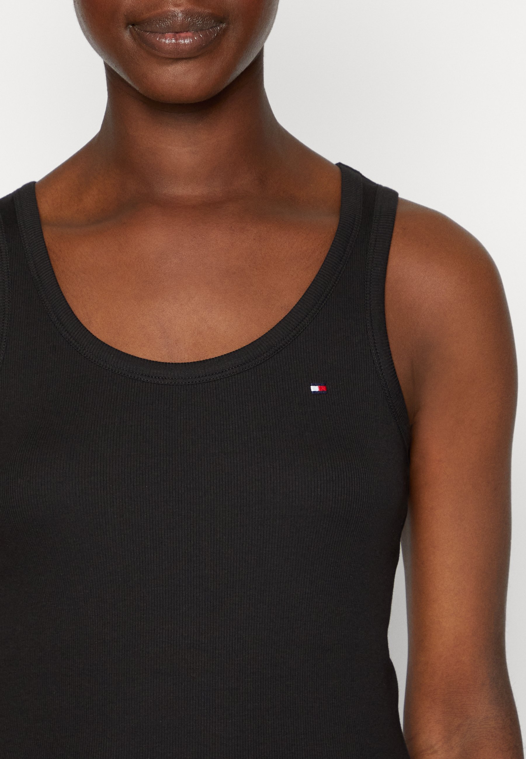 tommy hilfiger black pullover