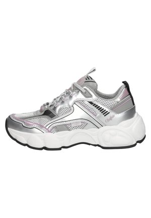 Srebrne sportowe sneakersy z siateczkową i syntetyczną powłoką, z masywną białą podeszwą, różowymi akcentami i czarnymi detalami. Wzmocniona pięta.