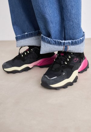 L-GUARD BRKR 224 - Baskets basses - black/pink