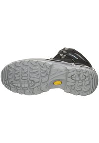 Bottines de randonnée noires avec une semelle en caoutchouc, dotées d'un motif de bande de roulement en grey vibram, œillets en métal et un design de soutien de la cheville renforcé.