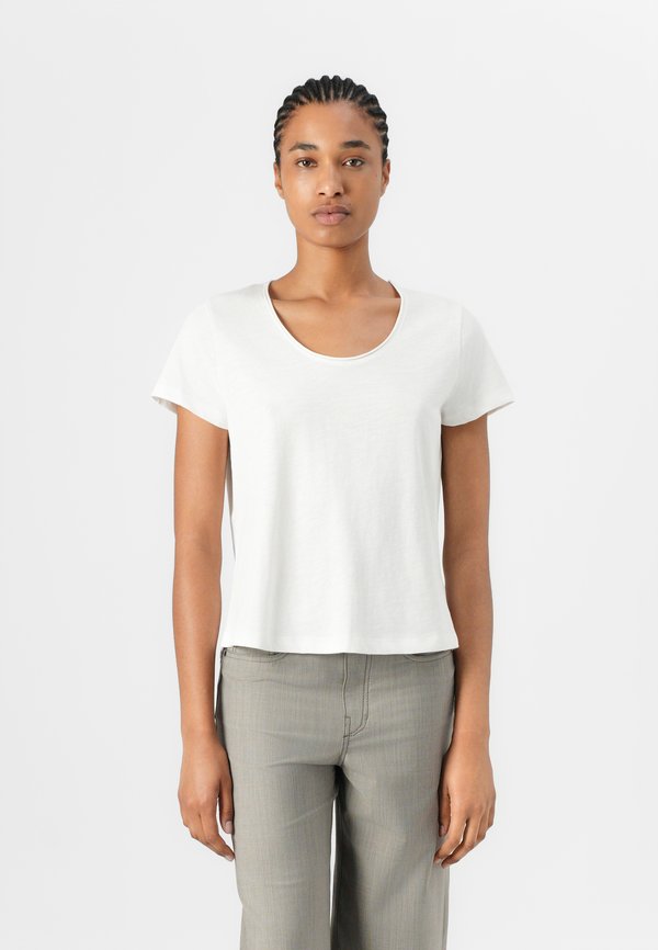 NAVIVI - Basic T-shirt