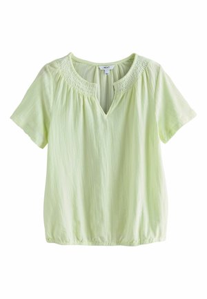 Svetlozelená blúzka s krátkym rukávom, nazbieraným výstrihom, malým VS výstrihom v strede, textúrovanou látkou a elastickým lemom dole.