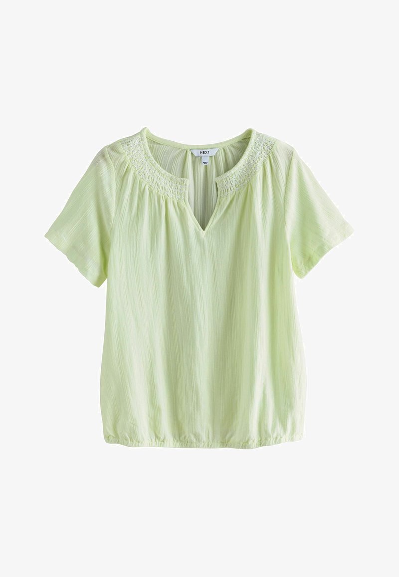 Blouse vert clair à manches courtes avec encolure froncée, petite découpe en V au centre, tissu texturé et ourlet élastique en bas.