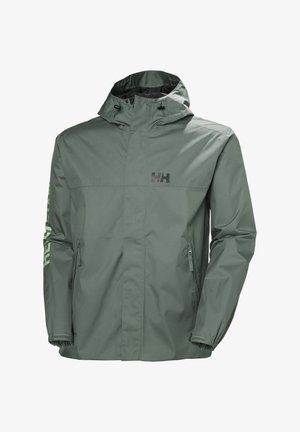 Zelená voděodolná bunda s kapucí, zipovými kapsami, elastickými manžetami a potiskem loga na hrudi a rukávu. Hladký povrch.