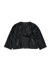 Mustast kunstnahast mootorrattariietus, millel on asümmeetriline esist tõmblukk, kolm tõmblukuga taskut, pressnööpkinnitused ja pikad varrukad.