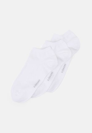 Drei Paar weiße Knöchelsocken aus Baumwollmischung, mit glatter Textur, elastischem Bündchen und dezentem Markenlogo an der Seite.
