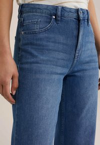 WE Fashion BLUE RIDGE - Blugi evazați - blue
