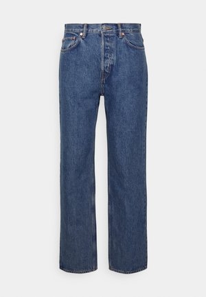 Jeans in denim blu con un design a gamba dritta, dotati di chiusura con bottone metallico, cinque tasche e cuciture a contrasto.
