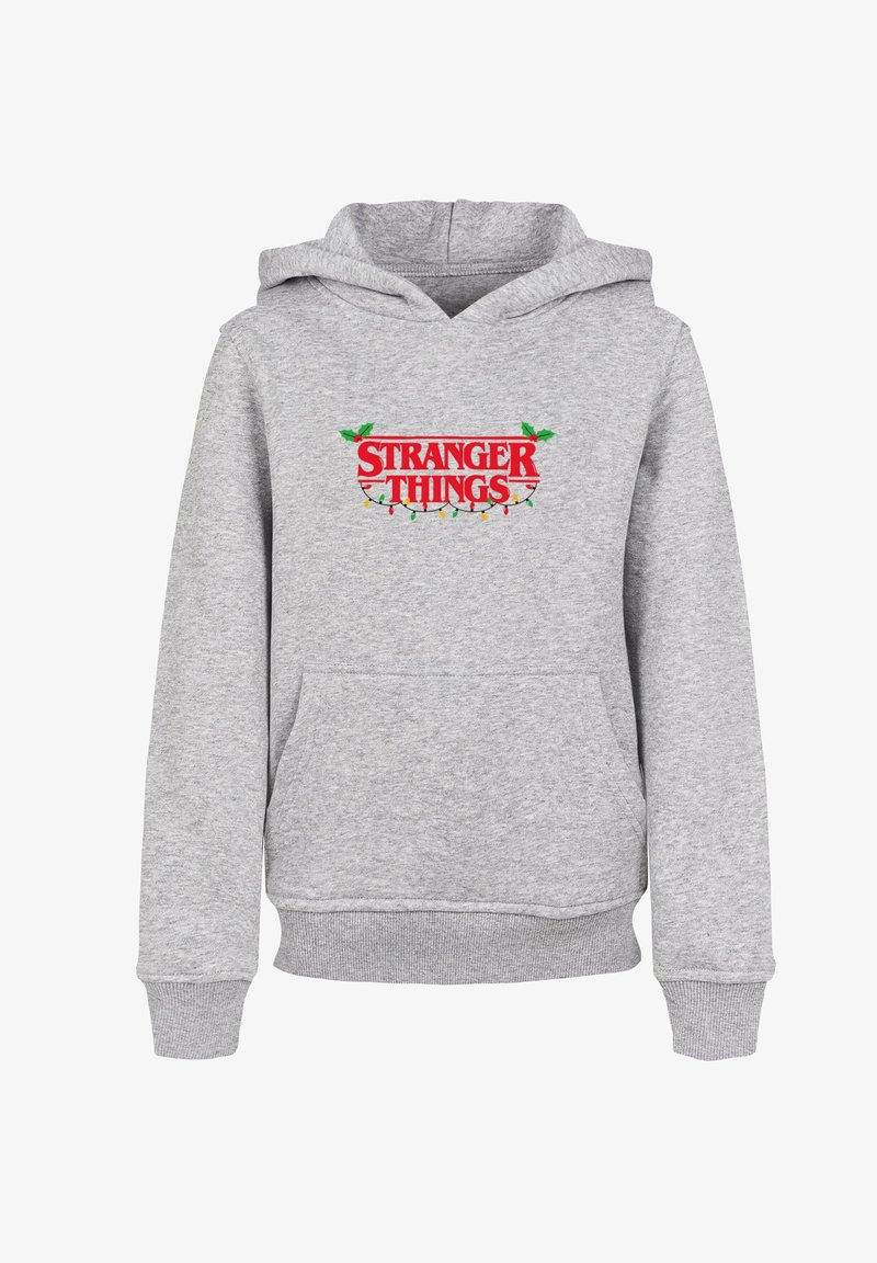Grå huvtröja med en framficka, snörhätta och "STRANGER THINGS"-logotyp dekorerad med färgglada ljus och gröna accenter.