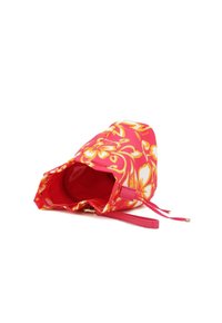 Borsa tote con motivo floreale rosa e accenti gialli. Materiale liscio, apertura superiore, tasca interna visibile e tracolla abbinata attaccata.