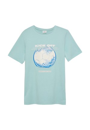 Jasnoniebieska koszulka z krótkim rękawem z nadrukiem wyblakłej niebiesko-białej piłki nożnej oraz napisem "KICK-OFF" na przodzie.