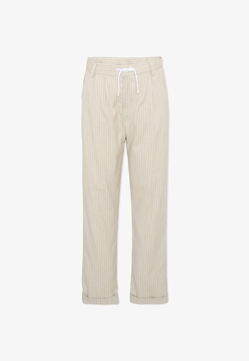 Beige krijtstreeppantalon met een wit trekkoord, riemlussen en omgeslagen zoom, frontaal weergegeven op een witte achtergrond.