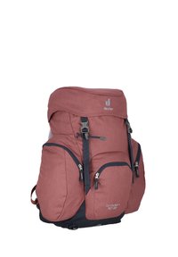 Zaino in tessuto rosso con design robusto, dotato di più tasche con cerniera, spallacci regolabili e un pattino superiore. Logo sulla parte anteriore.
