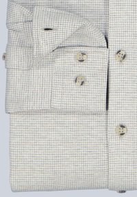 Hellgraues Hemd mit kleinem Hahnentrittmuster, mit geknöpften Manschetten und Kragen, aus strukturiertem Stoff.