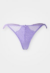 Paarse lace string met een bloemenpatroon, doorschijnende gaas-inzetten met stippen en verstelbare bandjes aan de zijkanten. Over het geheel een soepele textuur.