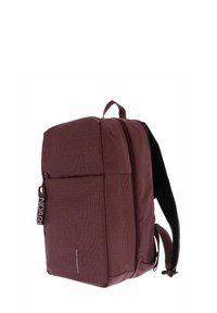 Sac à dos compact bordeaux avec poche zippée avant, bretelles rembourrées et poignée supérieure pour le transport ou la suspension.