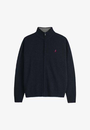 Maglione zip-up navy in misto lana con colletto alto, polsini e orlo a costine. Presenta un piccolo logo rosa sul lato sinistro del busto.