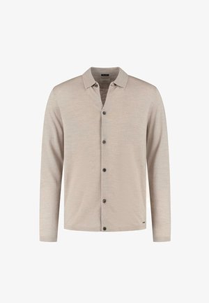 Beige Langarmhemd mit Kragen, das eine durchgehende Knopfleiste, strukturierten Stoff und fünf dunkle Knöpfe zum Schließen hat.