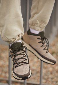 timberland sprint trekker mid boots in grey