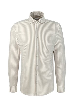 Chemise pour homme à manches longues avec boutons, à rayures verticales beiges et blanches, col pointu sur fond blanc.