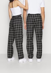 YOURTURN Tygbyxor - black