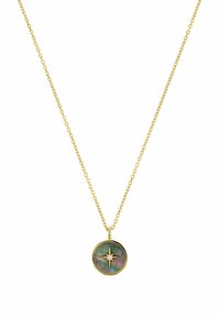 Collana in oro con ciondolo circolare caratterizzato da uno sfondo iridescente multicolore e un accento a forma di stella al centro.