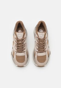 MICHAEL Michael Kors LEO TRAINER - Sneakers basse - driftwood metallic