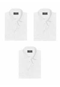 Tres camisas blancas de vestir con cuellos abotonados. Cada camisa cuenta con un bolsillo y una etiqueta que dice "M&S", mostrando una textura lisa y uniforme.