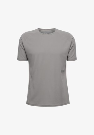 Grå T-shirt med korte ærmer og et struktureret mesh-mønster, rund halsudskæring og et diskret logo nær sømmen. Casual pasform og åndbart materiale.