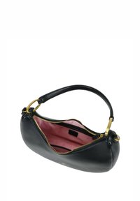 Borsa a tracolla in pelle nera con forma curva, dettagli in oro e interno rosa. Presenta una chiusura con cerniera e una singola tracolla.
