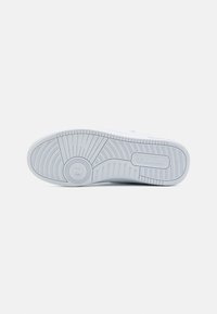 Champion REBOUND VINTAGE MID - Košarkarski copati - triple white