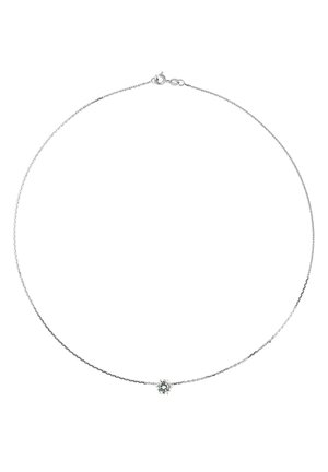 Collier en chaîne en argent avec une pierre précieuse transparente au centre, affichant un design délicat et texturé, et une fermeture à clip en forme de homard.