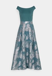 Robe teal à épaules dénudées avec un corsage ajusté et une jupe évasée à motif argenté en tissu texturé. Fermeture éclair à l'arrière.