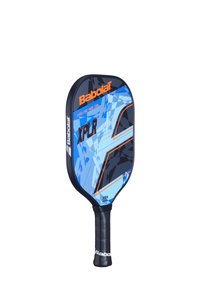 Babolat XPLR padle med et blåt og sort design, der har vinkelformede mønstre og en orange detalje. Tekstureret sort grebshåndtag.